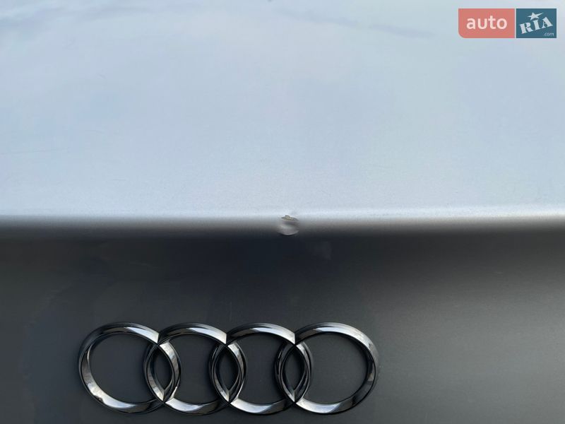 Седан Audi A4 2010 в Вараше