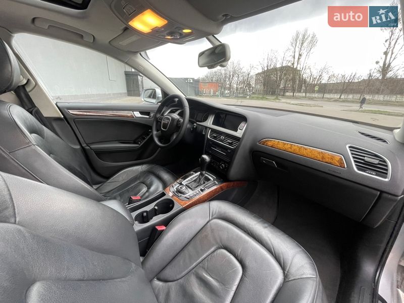 Седан Audi A4 2010 в Вараше