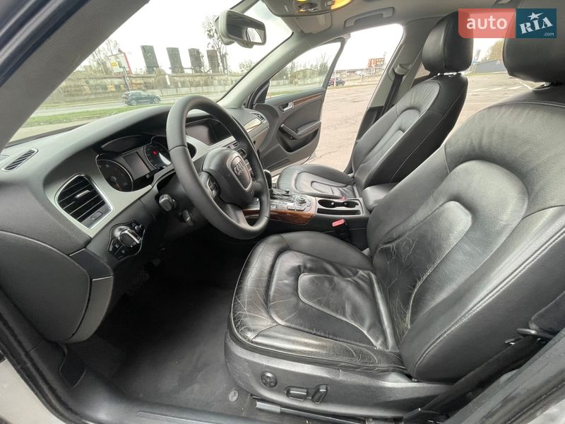 Седан Audi A4 2010 в Вараше
