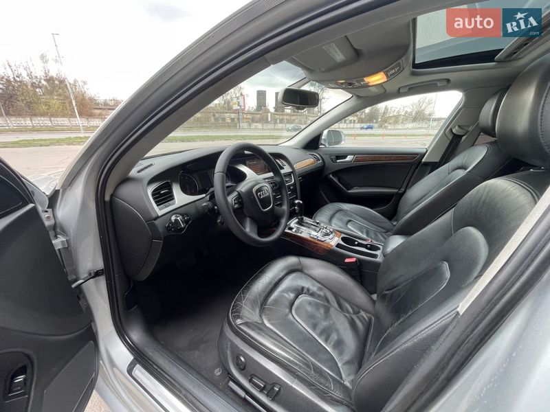 Седан Audi A4 2010 в Вараше