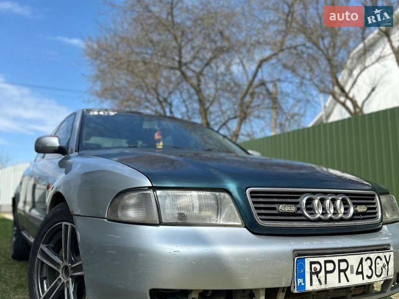Седан Audi A4 1996 в Березному
