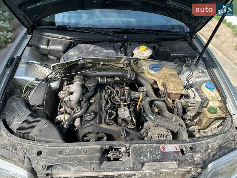 Седан Audi A4 1996 в Березному