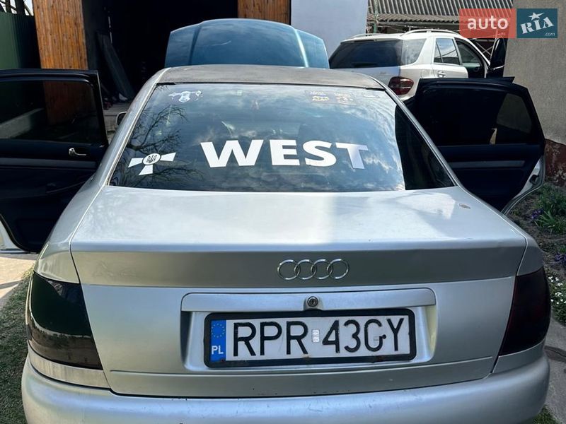 Седан Audi A4 1996 в Березному
