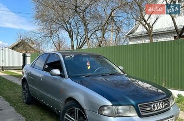 Седан Audi A4 1996 в Березному
