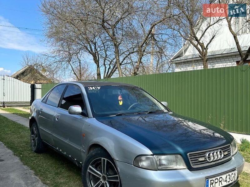 Седан Audi A4 1996 в Березному
