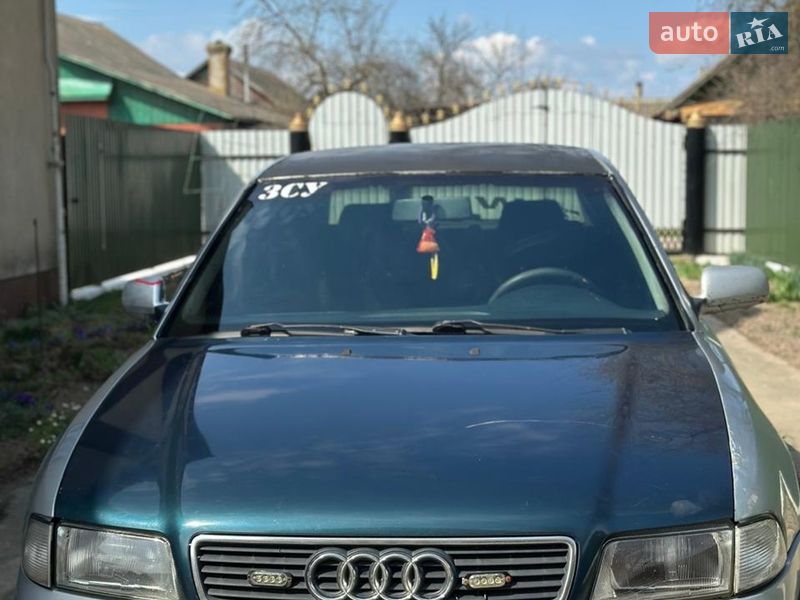 Седан Audi A4 1996 в Березному