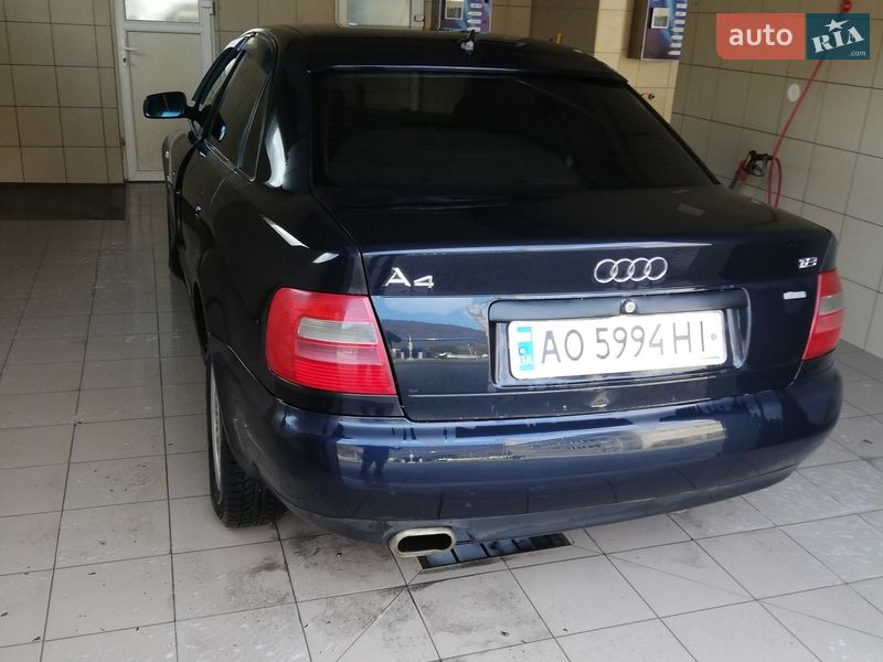 Седан Audi A4 1995 в Рахове