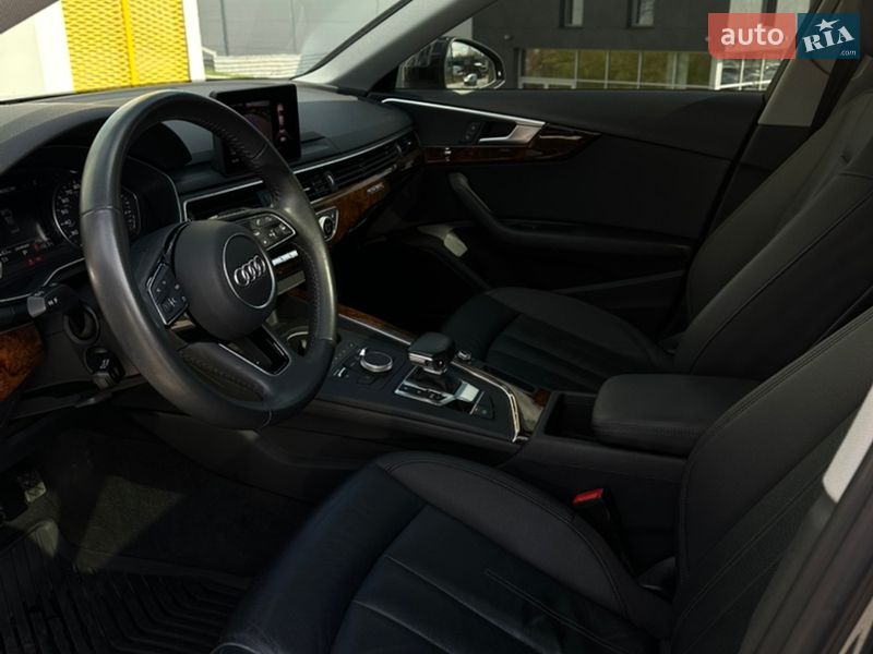 Седан Audi A4 2019 в Львові