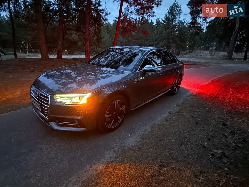 Седан Audi A4 2018 в Киеве