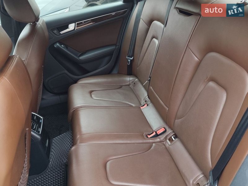 Седан Audi A4 2012 в Чернігові