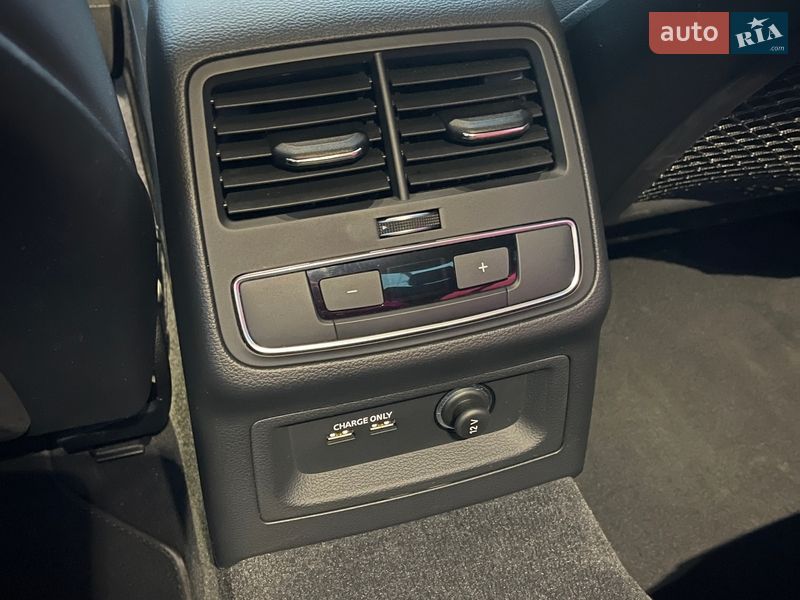 Седан Audi A4 2022 в Львові
