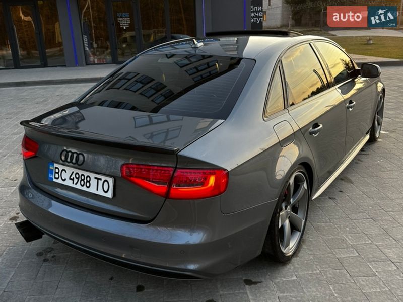 Седан Audi A4 2013 в Новояворовске
