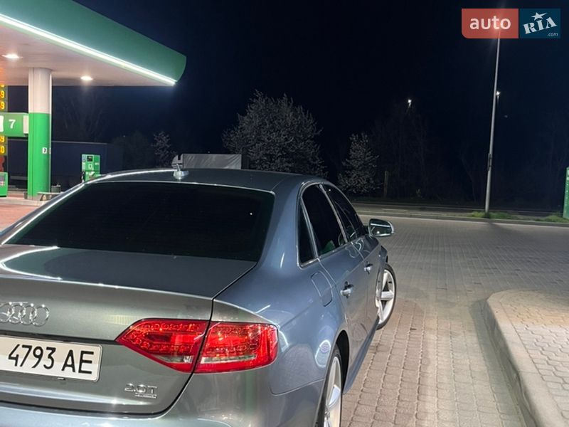 Седан Audi A4 2011 в Мукачево