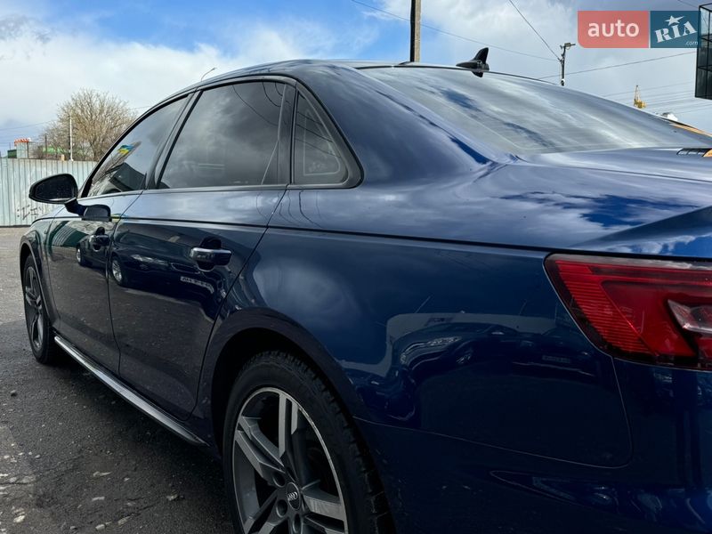 Седан Audi A4 2017 в Хмельницком