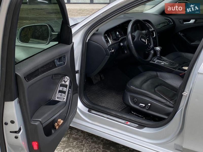 Седан Audi A4 2013 в Новояворовске