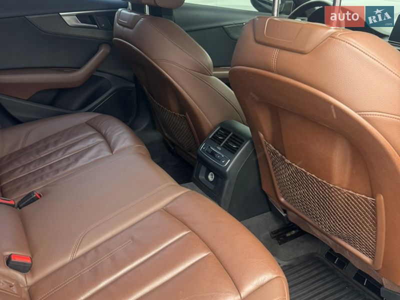 Седан Audi A4 2018 в Львові