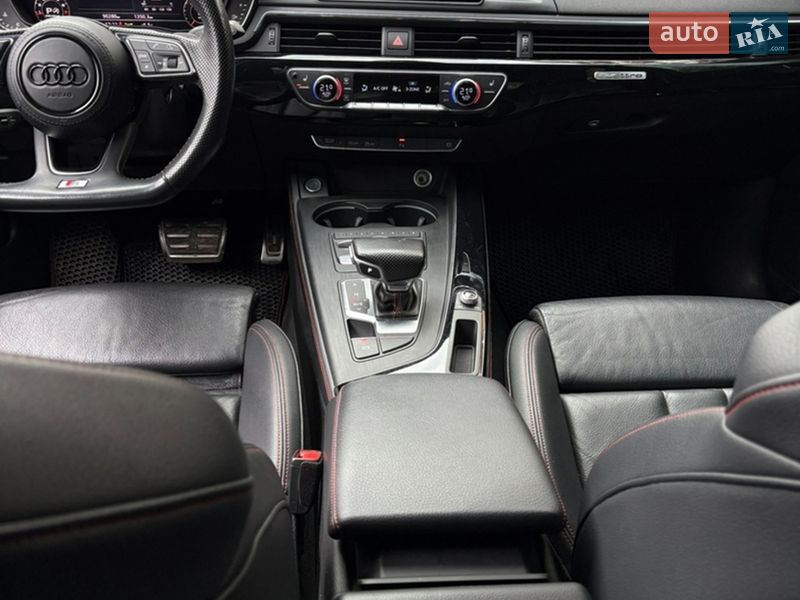 Седан Audi A4 2017 в Ивано-Франковске