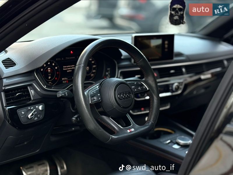 Седан Audi A4 2017 в Ивано-Франковске