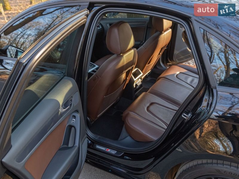 Седан Audi A4 2015 в Києві