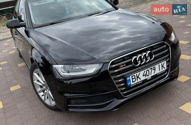 Седан Audi A4 2015 в Вараше