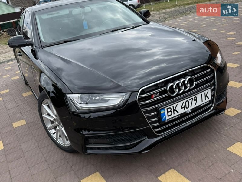 Седан Audi A4 2015 в Вараше