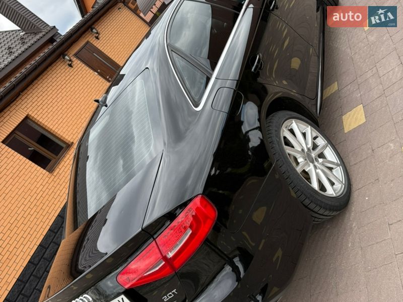 Седан Audi A4 2015 в Вараше