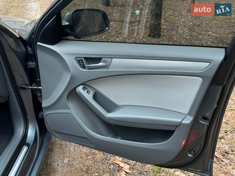 Седан Audi A4 2012 в Лубнах