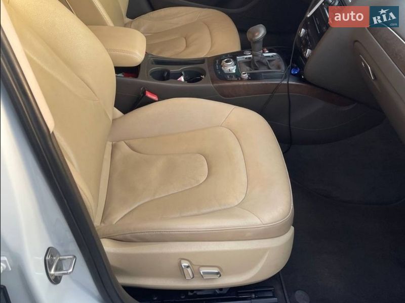 Седан Audi A4 2013 в Львове