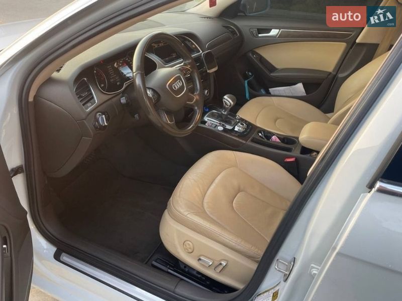 Седан Audi A4 2013 в Львове
