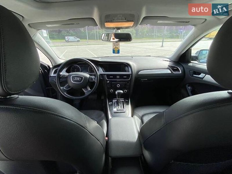 Седан Audi A4 2014 в Львові