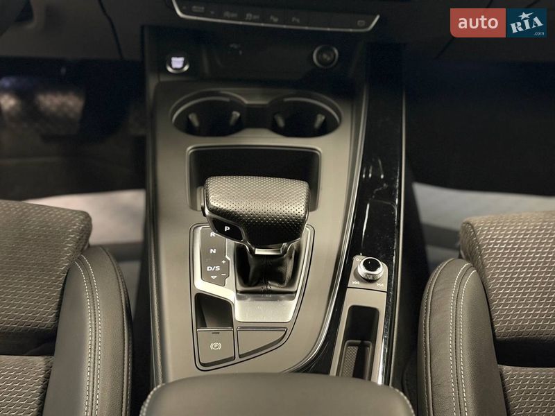 Седан Audi A4 2021 в Львові
