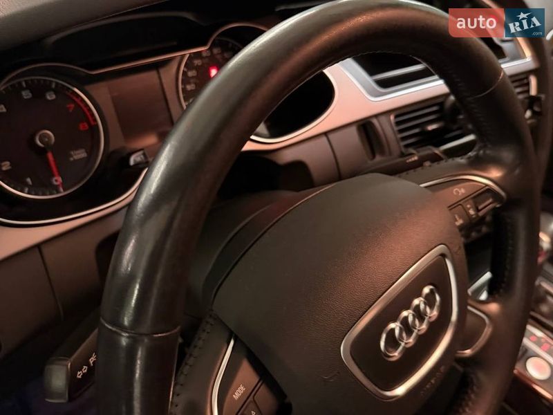 Седан Audi A4 2013 в Киеве