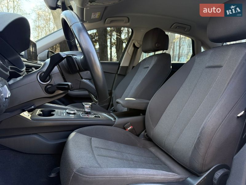 Седан Audi A4 2017 в Киеве