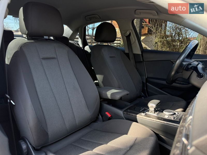 Седан Audi A4 2017 в Киеве