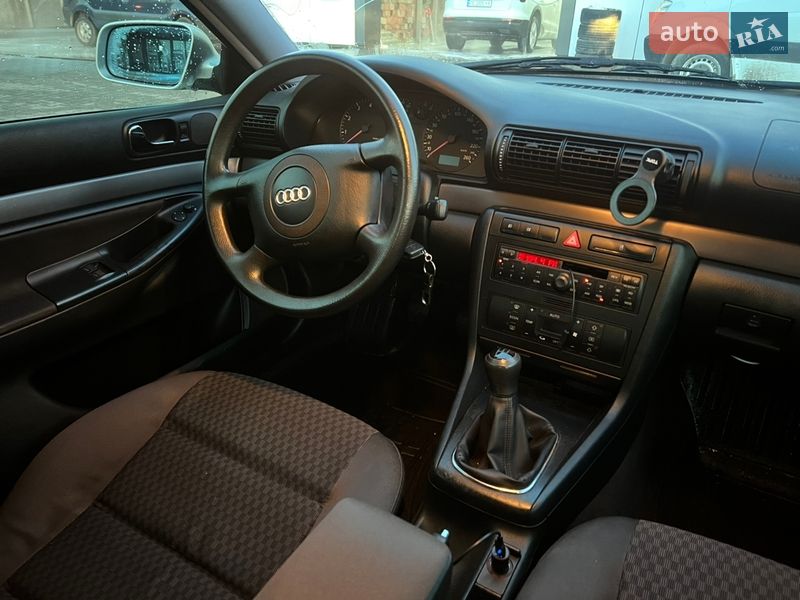 Седан Audi A4 1999 в Черновцах