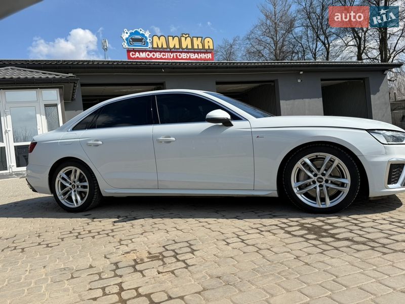 Седан Audi A4 2021 в Виннице