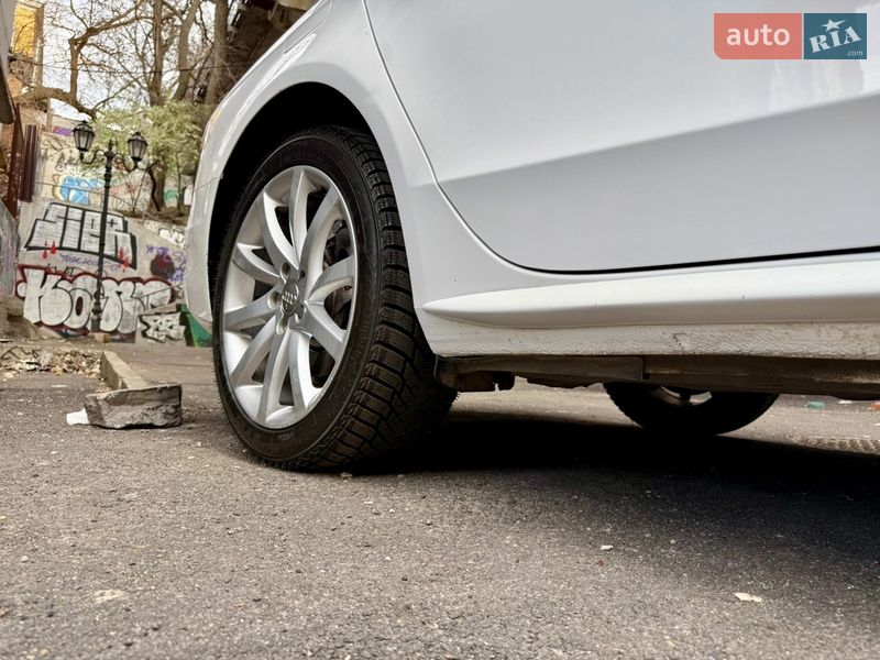 Седан Audi A4 2014 в Одессе