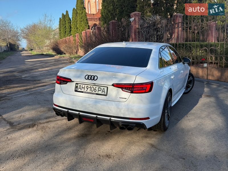 Седан Audi A4 2017 в Киеве