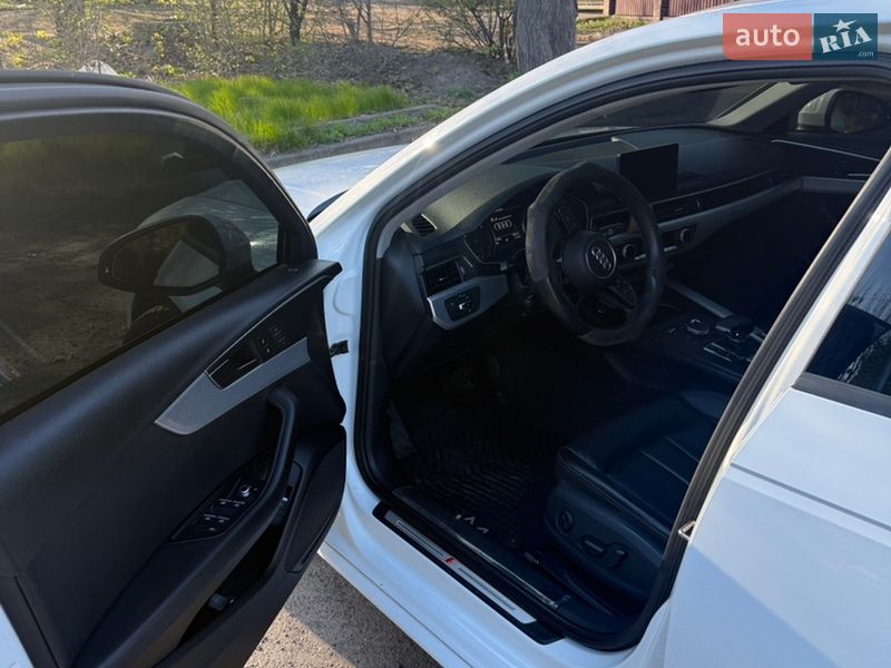 Седан Audi A4 2017 в Киеве