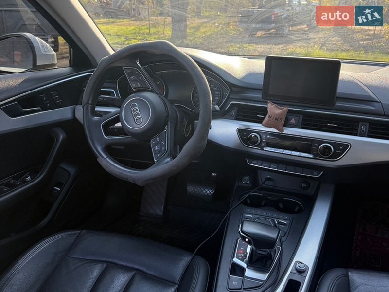 Седан Audi A4 2017 в Киеве