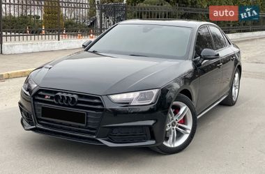 Седан Audi A4 2018 в Львові