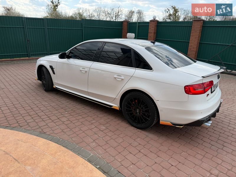 Седан Audi A4 2015 в Львове
