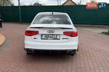 Седан Audi A4 2015 в Львове