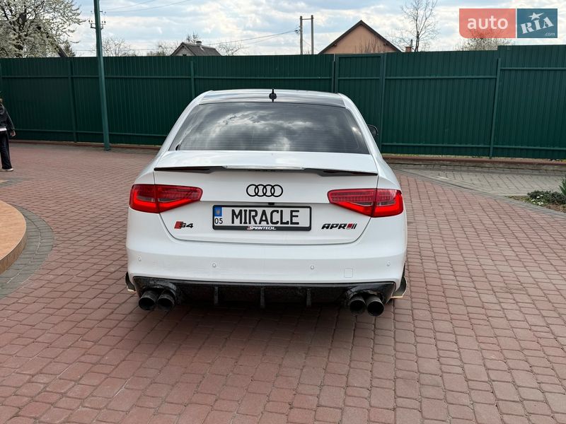Седан Audi A4 2015 в Львове