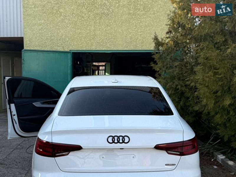 Седан Audi A4 2017 в Киеве