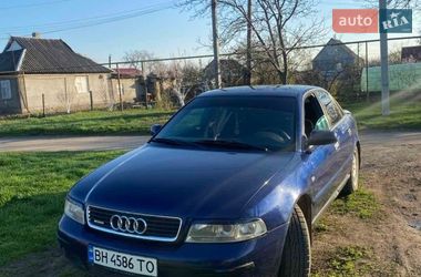 Седан Audi A4 2000 в Роздільній