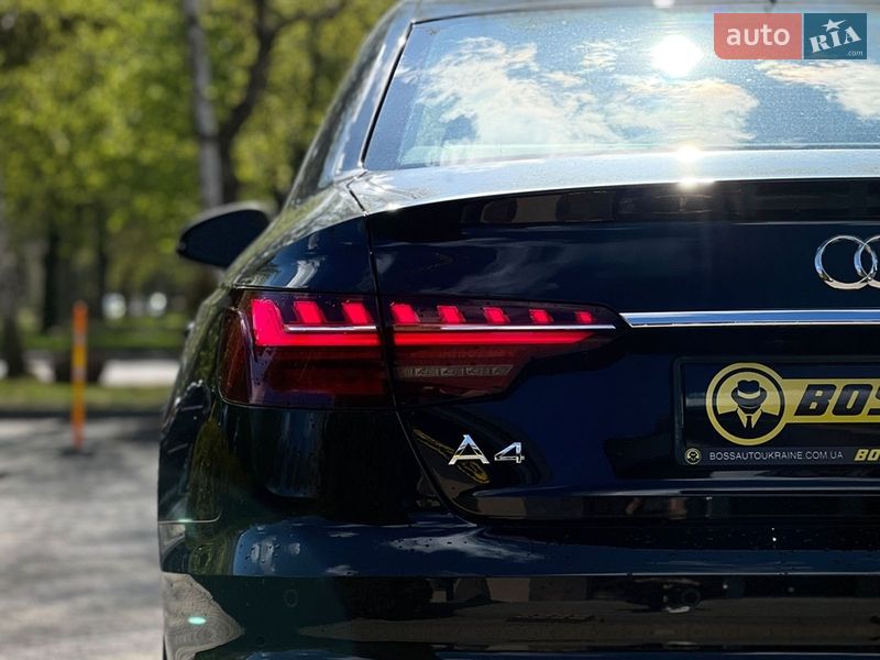 Седан Audi A4 2022 в Львове