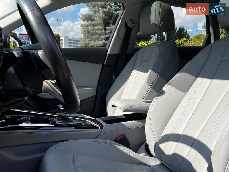 Седан Audi A4 2022 в Львове