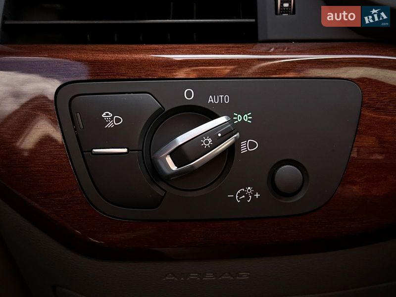 Седан Audi A4 2022 в Львове