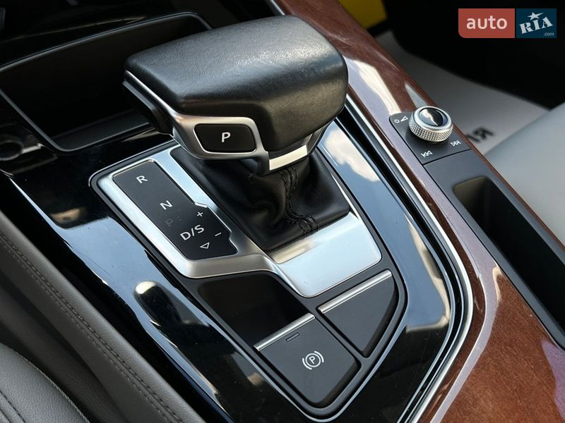 Седан Audi A4 2022 в Львове